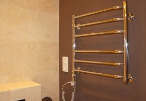 Установка электрического полотенцесушителя в ванной в Сестрорецке